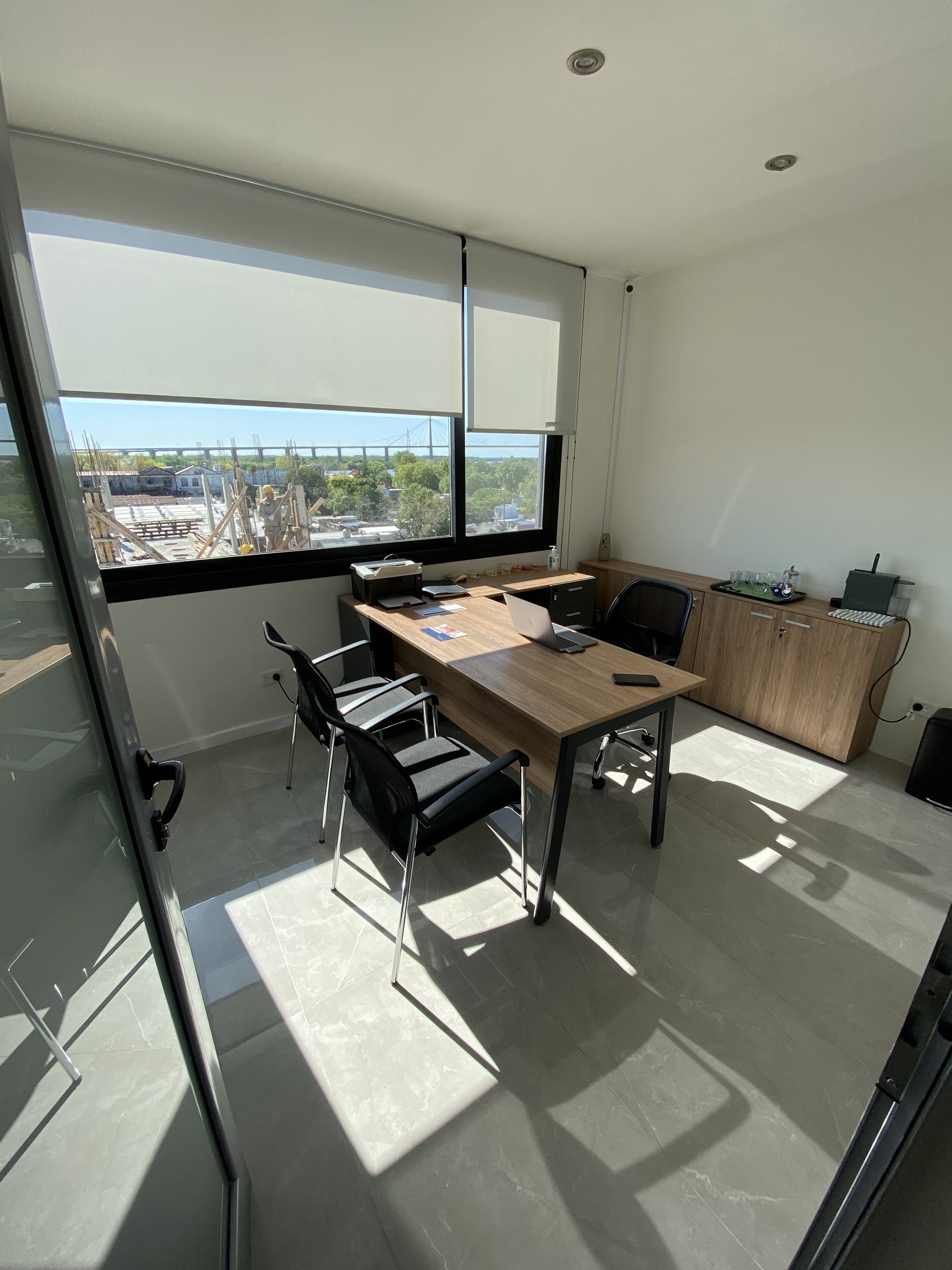 Sala de reuniones con vista al Puente Zárate-Brazo Largo